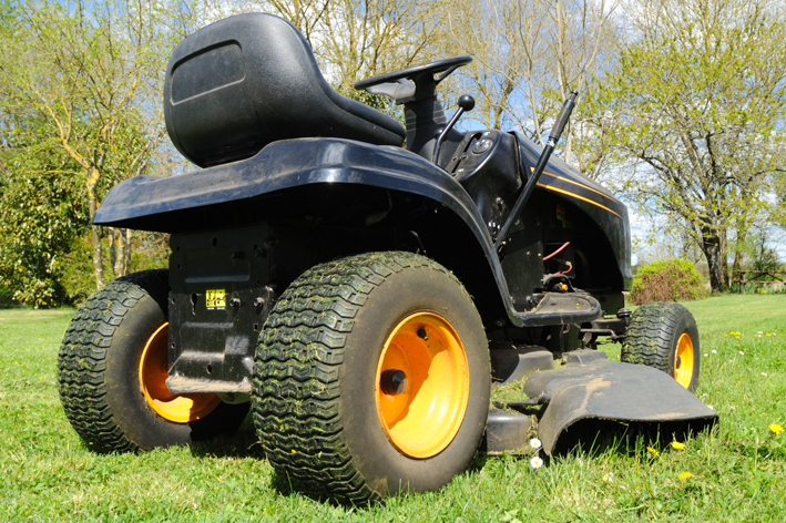 Riding lawn mower