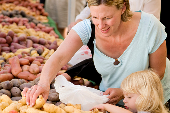 Mother and daughter at the farmer's market